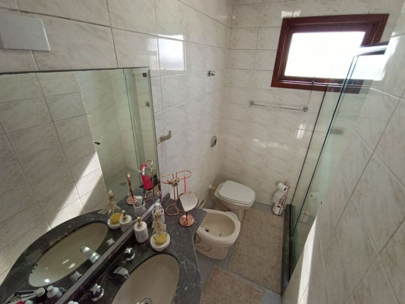 Imagem Imóvel com 4 Quartos à Venda, em Jardim Lindóia - Porto Alegre Imagem Imóvel com 4 Quartos à Venda, em Jardim Lindóia - Porto Alegre