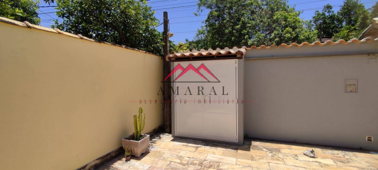 Imagem Casa com 3 Quartos à Venda, 240 m² em Praia De Itaipuacu (itaipuacu) - Maricá Imagem Casa com 3 Quartos à Venda, 240 m² em Praia De Itaipuacu (itaipuacu) - Maricá