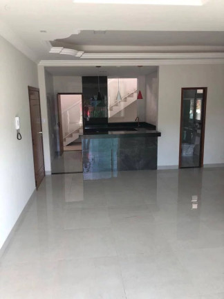 Imagem Casa com 3 Quartos à Venda, 330 m² Imagem Casa com 3 Quartos à Venda, 330 m²