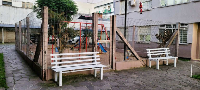 Imagem Imóvel com 2 Quartos à Venda, 55 m² em Cristal - Porto Alegre Imagem Imóvel com 2 Quartos à Venda, 55 m² em Cristal - Porto Alegre