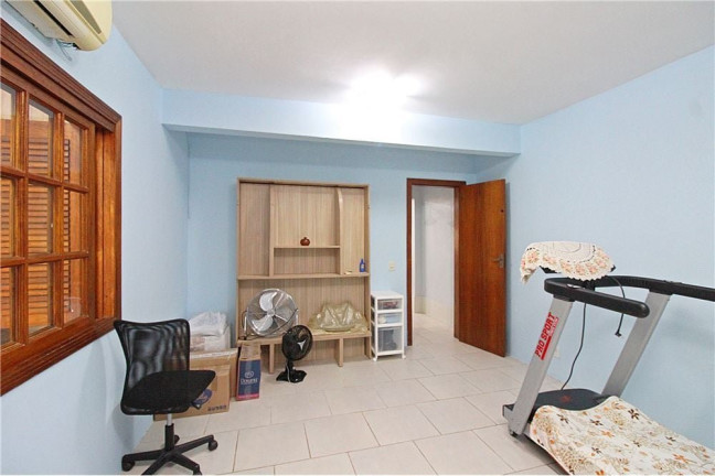 Imagem Casa com 3 Quartos à Venda, 198 m² em Medianeira - Porto Alegre