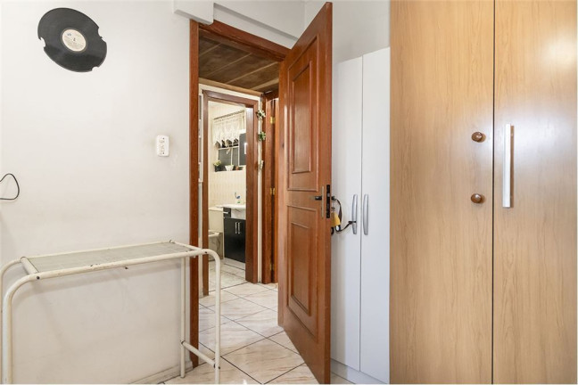Imagem Imóvel com 2 Quartos à Venda, 65 m² em Azenha - Porto Alegre Imagem Imóvel com 2 Quartos à Venda, 65 m² em Azenha - Porto Alegre