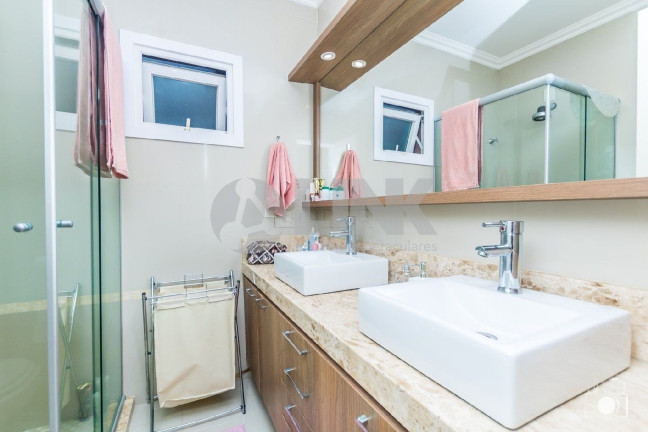 Imagem Sobrado com 3 Quartos à Venda, 280 m² em Jardim Lindóia - Porto Alegre