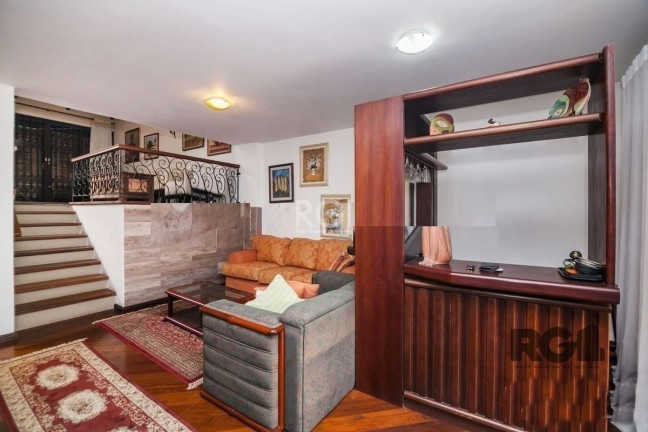 Imagem Casa com 3 Quartos para Alugar, 253 m² em Rio Branco - Porto Alegre Imagem Casa com 3 Quartos para Alugar, 253 m² em Rio Branco - Porto Alegre