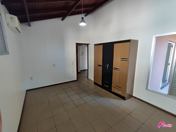 Imagem Casa com 5 Quartos à Venda, 259 m² em Santinho - Florianópolis Imagem Casa com 5 Quartos à Venda, 259 m² em Santinho - Florianópolis