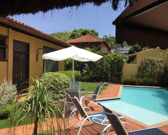 Casa com 4 Quartos à Venda, 735 m² em Piratininga - Niterói