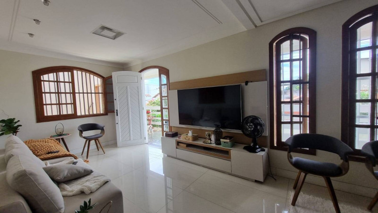 Imagem Casa com 3 Quartos à Venda, 260 m² em Cocal - Vila Velha Imagem Casa com 3 Quartos à Venda, 260 m² em Cocal - Vila Velha