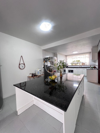 Imagem Casa com 4 Quartos à Venda, em Glória - Joinville Imagem Casa com 4 Quartos à Venda, em Glória - Joinville