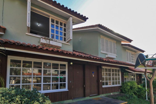 Imagem Casa com 2 Quartos à Venda, em Tristeza - Porto Alegre Imagem Casa com 2 Quartos à Venda, em Tristeza - Porto Alegre
