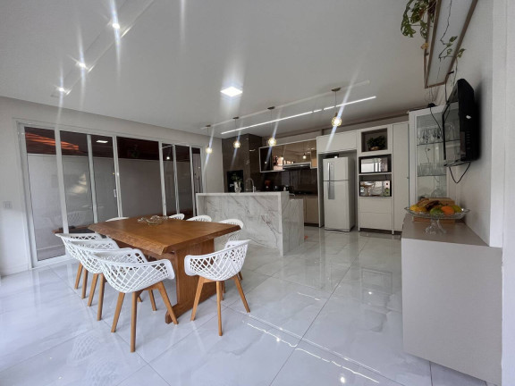 Imagem Sobrado com 3 Quartos à Venda, 237 m² em Cascavel