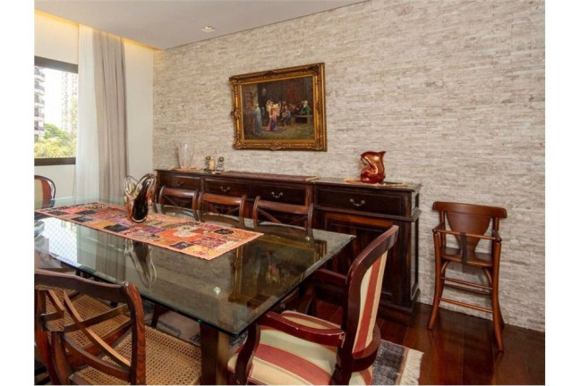 Imagem Imóvel com 4 Quartos à Venda, em Moema - São Paulo Imagem Imóvel com 4 Quartos à Venda, em Moema - São Paulo