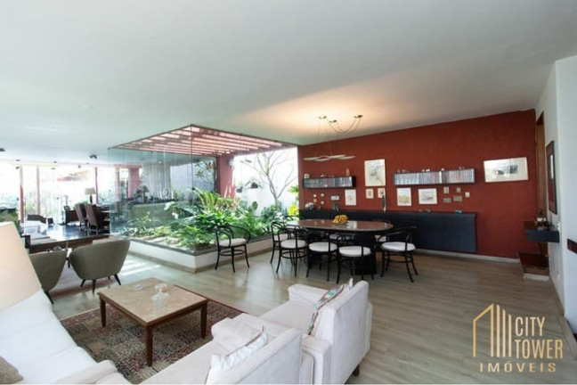 Casa com 5 Quartos à Venda, 330 m² em Planalto Paulista - São Paulo
