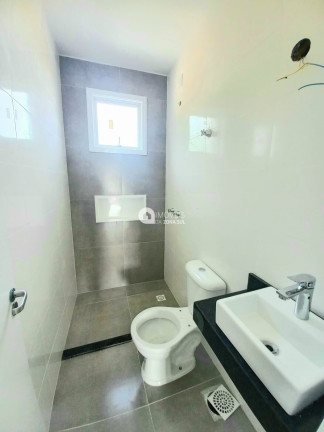 Imagem Casa com 2 Quartos à Venda, 109 m²
