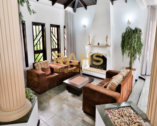Imagem Casa com 6 Quartos à Venda, 400 m² em Costa E Silva - Joinville Imagem Casa com 6 Quartos à Venda, 400 m² em Costa E Silva - Joinville