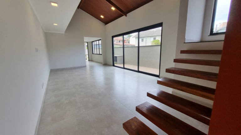 Imagem Casa com 3 Quartos à Venda, 130 m² em Jardim Do Lago - Atibaia Imagem Casa com 3 Quartos à Venda, 130 m² em Jardim Do Lago - Atibaia