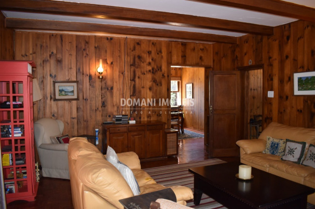 Imagem Casa com 4 Quartos à Venda, 340 m² em Região De Descansópolis - Campos Do Jordão Imagem Casa com 4 Quartos à Venda, 340 m² em Região De Descansópolis - Campos Do Jordão