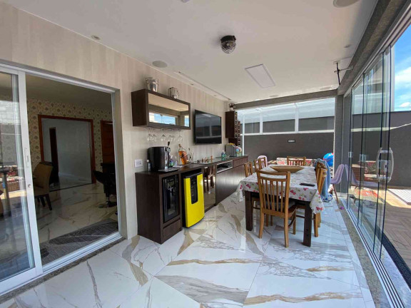 Imagem Casa com 4 Quartos à Venda, 300 m² em Brisas - Mogi Das Cruzes Imagem Casa com 4 Quartos à Venda, 300 m² em Brisas - Mogi Das Cruzes