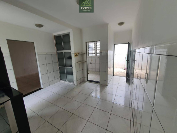 Imagem Casa com 3 Quartos à Venda, 250 m²