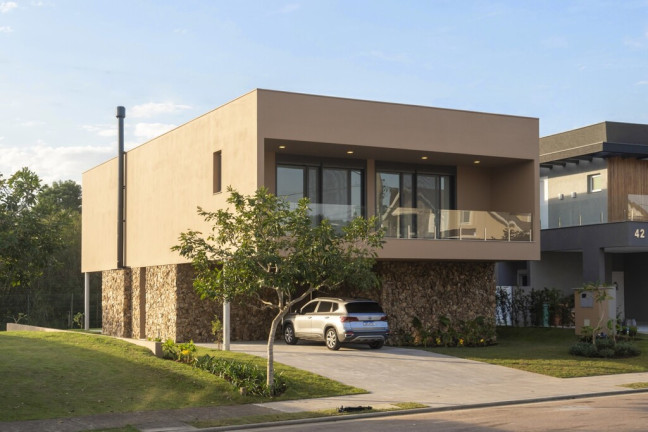 Imagem Casa com 4 Quartos à Venda, em Vila Nova - Porto Alegre Imagem Casa com 4 Quartos à Venda, em Vila Nova - Porto Alegre