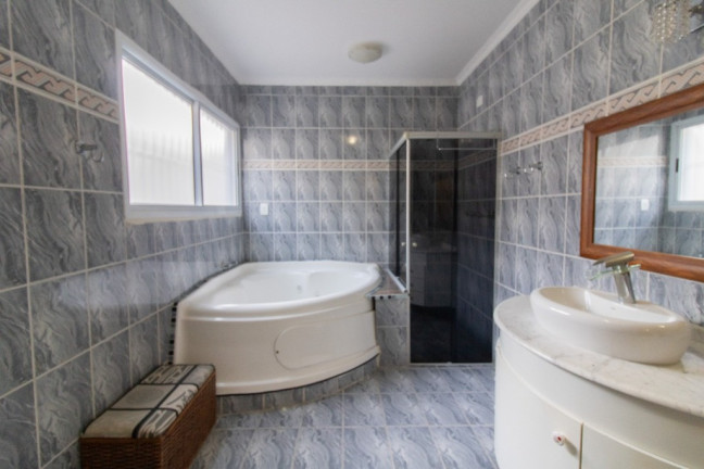Imagem Casa com 4 Quartos à Venda, em Vila Galvão - Guarulhos Imagem Casa com 4 Quartos à Venda, em Vila Galvão - Guarulhos