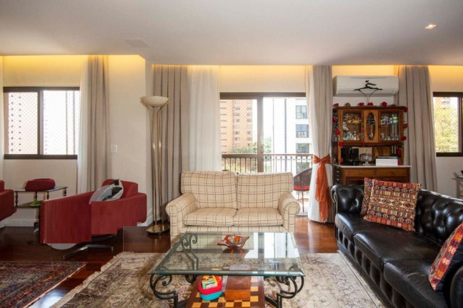 Apartamento com 4 Quartos à Venda, 200 m² em Moema - São Paulo