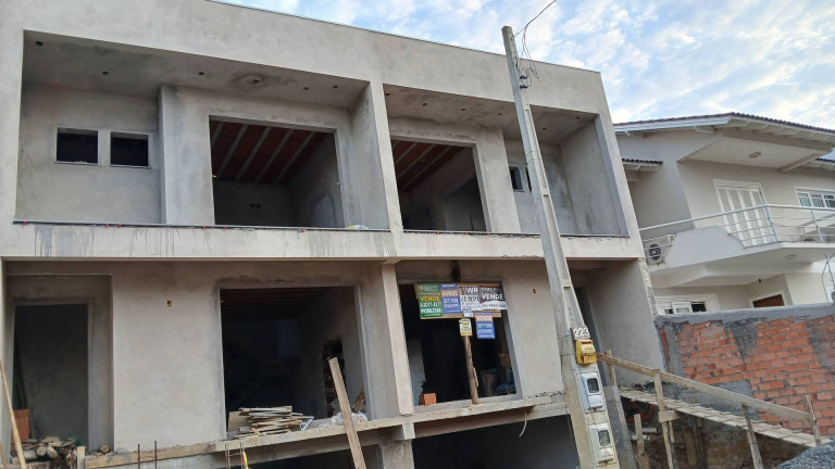 Imagem Sobrado com 3 Quartos à Venda, 200 m² em Marechal Rondon - Canoas Imagem Sobrado com 3 Quartos à Venda, 200 m² em Marechal Rondon - Canoas