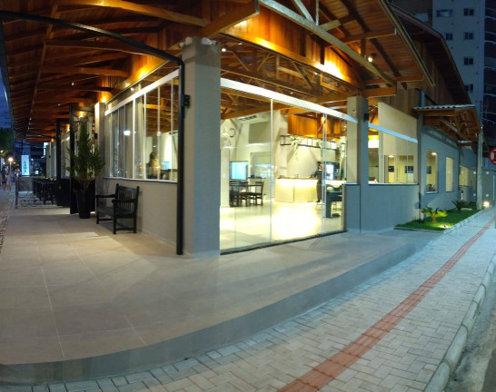 Sala Comercial à Venda, 600 m² em Meia Praia - Itapema