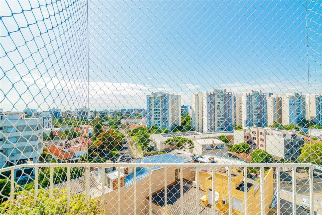 Imagem Imóvel com 4 Quartos à Venda, em Jardim Floresta - Porto Alegre Imagem Imóvel com 4 Quartos à Venda, em Jardim Floresta - Porto Alegre