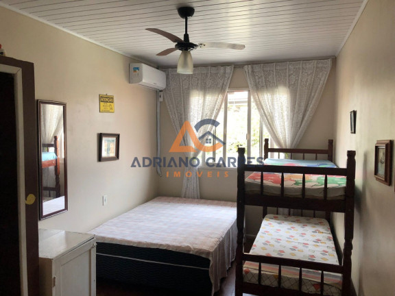Imagem Casa com 7 Quartos à Venda, 198 m² em Centro - Balneário Piçarras Imagem Casa com 7 Quartos à Venda, 198 m² em Centro - Balneário Piçarras
