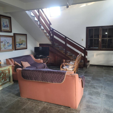 Imagem Casa de Condomínio com 5 Quartos à Venda, 175 m²
