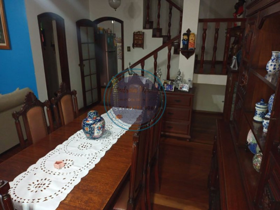 Imagem Casa com 4 Quartos à Venda, 200 m² Imagem Casa com 4 Quartos à Venda, 200 m²