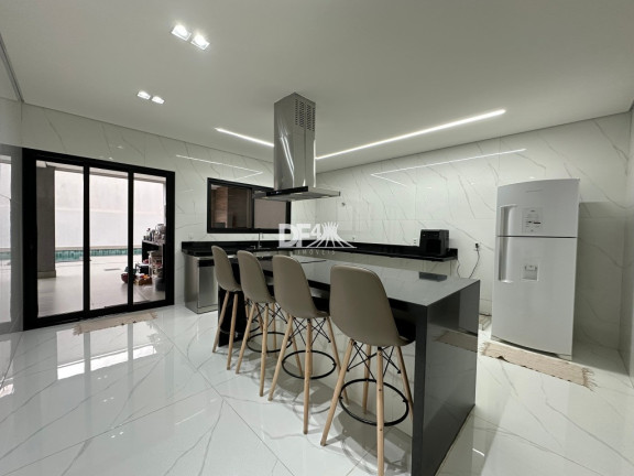 Imagem Casa com 4 Quartos à Venda, 300 m² em Taguatinga Centro (taguatinga) - Brasília Imagem Casa com 4 Quartos à Venda, 300 m² em Taguatinga Centro (taguatinga) - Brasília