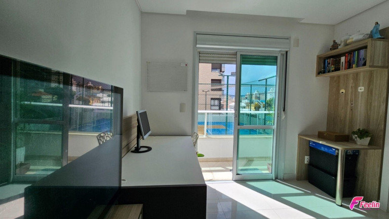 Imagem Apartamento com 3 Quartos à Venda, 132 m² em Balneário - Florianópolis Imagem Apartamento com 3 Quartos à Venda, 132 m² em Balneário - Florianópolis