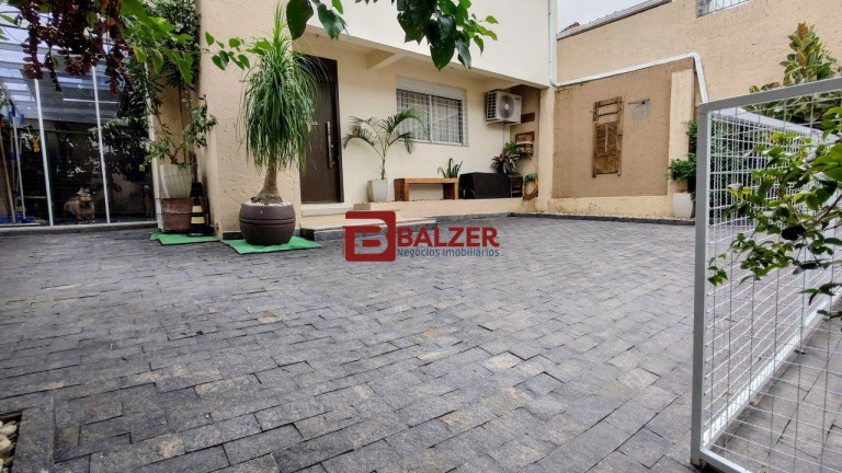 Imagem Casa com 3 Quartos à Venda, 115 m² em Centro - Florianópolis Imagem Casa com 3 Quartos à Venda, 115 m² em Centro - Florianópolis