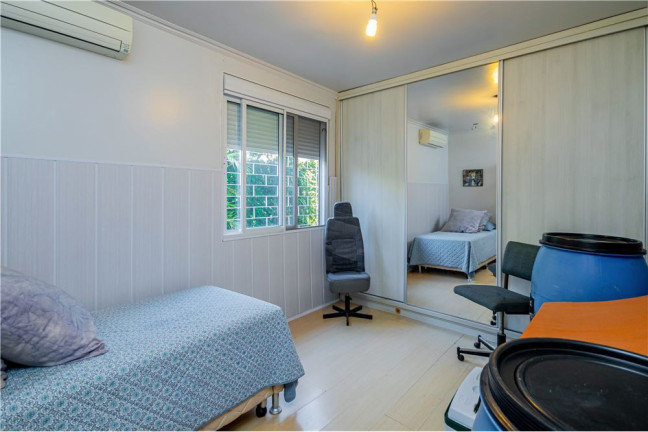Imagem Casa com 5 Quartos à Venda, em Hípica - Porto Alegre Imagem Casa com 5 Quartos à Venda, em Hípica - Porto Alegre
