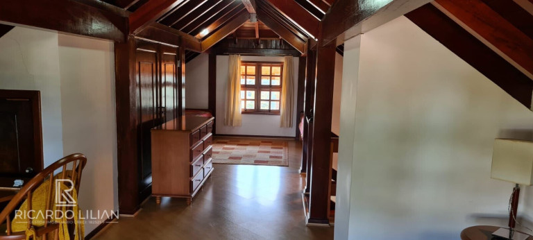 Imagem Sobrado com 4 Quartos à Venda, 135 m² em Centro - Campos Do Jordão Imagem Sobrado com 4 Quartos à Venda, 135 m² em Centro - Campos Do Jordão