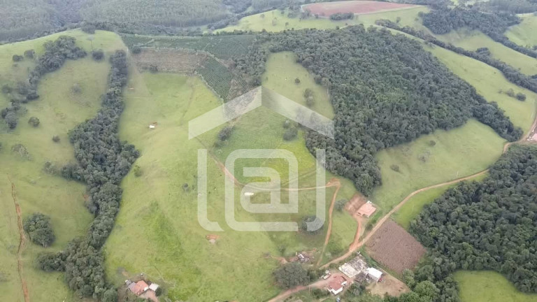 Imagem Imóvel com 4 Quartos à Venda, 120 m² em Santana De Caldas - Caldas Imagem Imóvel com 4 Quartos à Venda, 120 m² em Santana De Caldas - Caldas