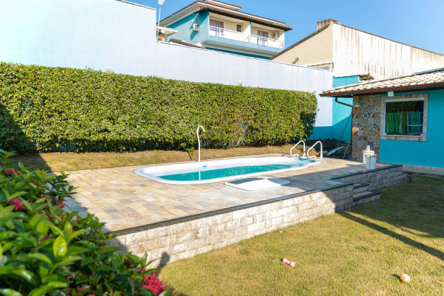 Imagem Casa com 5 Quartos à Venda, 360 m² em Centro - Maricá