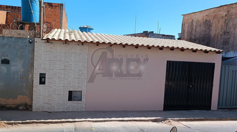 Casa com 2 Quartos à Venda,  em Alto São João - Montes Claros