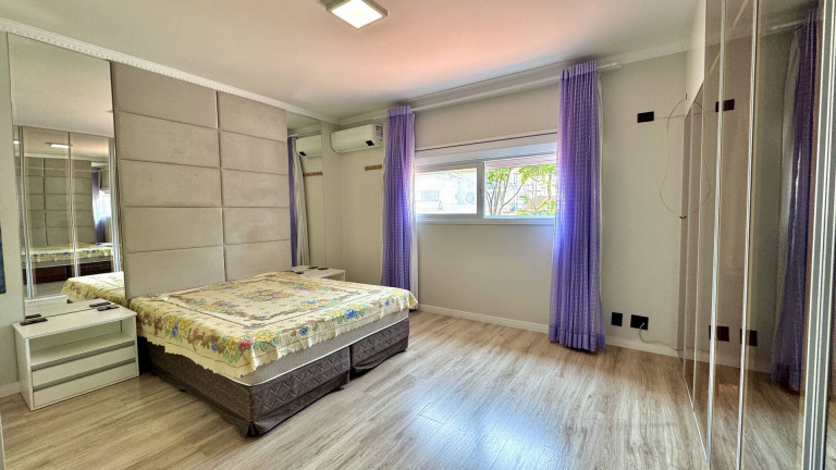 Imagem Casa com 4 Quartos à Venda, 304 m² em Alphaville - Santana De Parnaíba Imagem Casa com 4 Quartos à Venda, 304 m² em Alphaville - Santana De Parnaíba