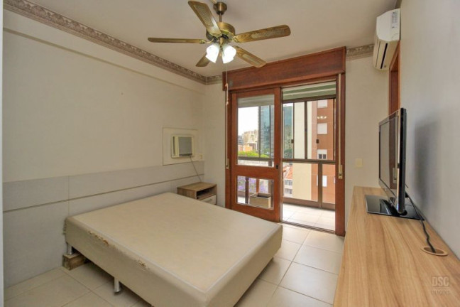 Imagem Imóvel com 3 Quartos à Venda, 200 m² em Auxiliadora - Porto Alegre Imagem Imóvel com 3 Quartos à Venda, 200 m² em Auxiliadora - Porto Alegre