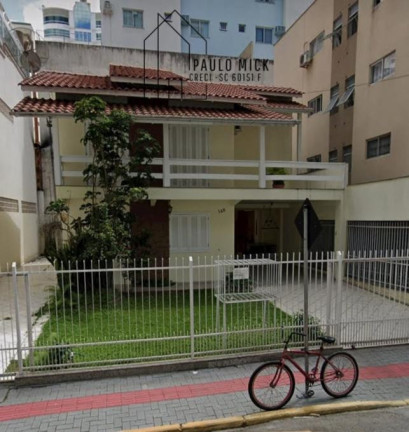 Casa à Venda,  em Meia Praia - Itapema