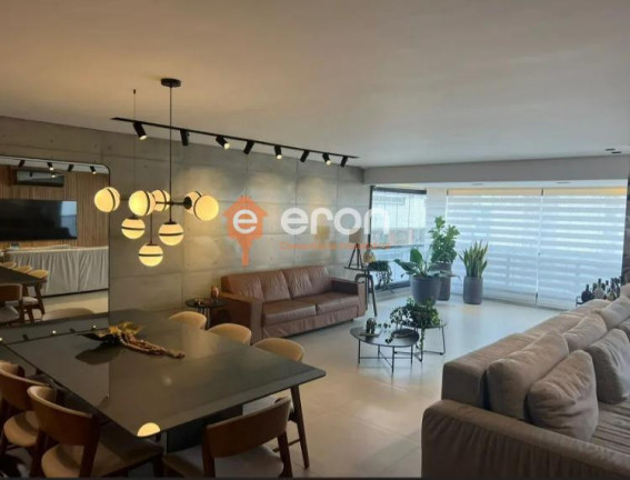 Apartamento com 3 Quartos à Venda, 200 m²