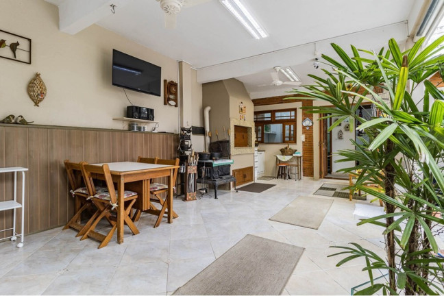 Imagem Casa com 3 Quartos à Venda, 290 m² em Jardim Europa - Porto Alegre Imagem Casa com 3 Quartos à Venda, 290 m² em Jardim Europa - Porto Alegre