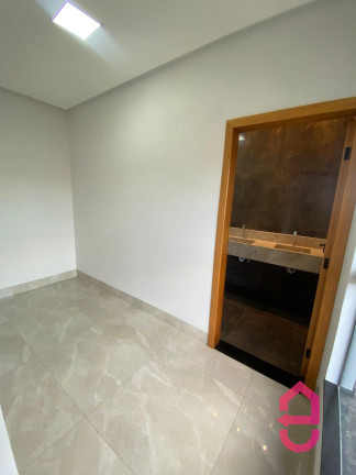 Imagem Sobrado com 3 Quartos à Venda, 240 m² em Setor Faiçalville - Goiânia Imagem Sobrado com 3 Quartos à Venda, 240 m² em Setor Faiçalville - Goiânia