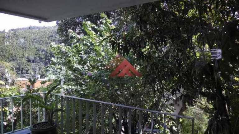 Imagem Casa com 2 Quartos à Venda, 440 m² em Santa Rosa - Niterói Imagem Casa com 2 Quartos à Venda, 440 m² em Santa Rosa - Niterói