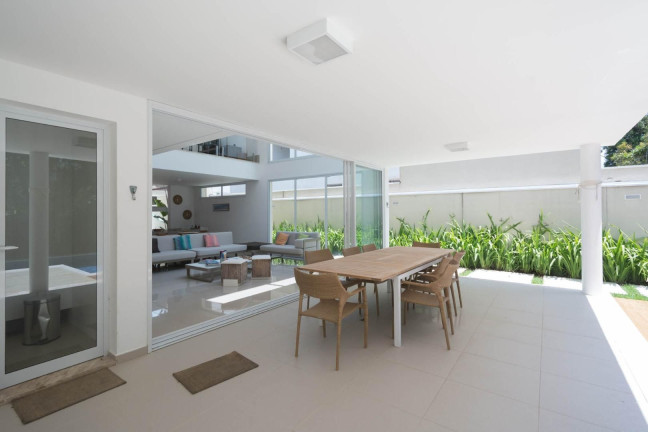 Imagem Casa com 4 Quartos à Venda, 360 m² em Riviera Módulo 24 - Bertioga Imagem Casa com 4 Quartos à Venda, 360 m² em Riviera Módulo 24 - Bertioga
