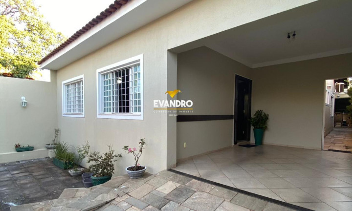 Casa com 4 Quartos à Venda, 300 m² em Recanto Dos Pássaros - Cuiabá