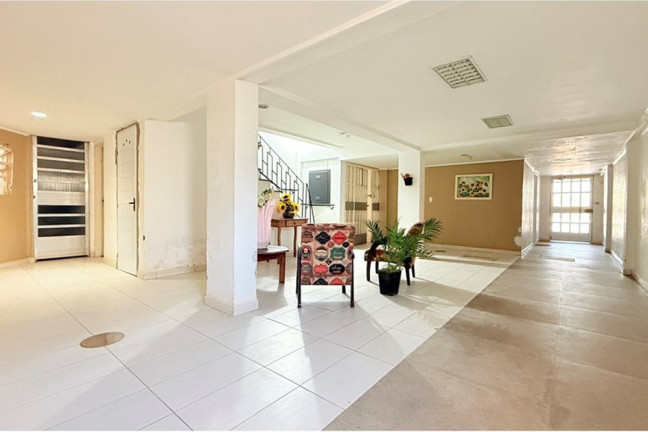 Imagem Imóvel com 2 Quartos à Venda, 65 m² em Cristal - Porto Alegre Imagem Imóvel com 2 Quartos à Venda, 65 m² em Cristal - Porto Alegre