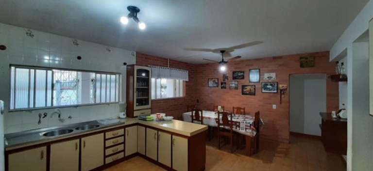 Imagem Sobrado com 3 Quartos à Venda, 202 m² em Bucarein - Joinville